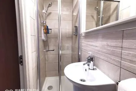 Apartment Cosy 1bed With Nice Patio And Fast Wifi F1